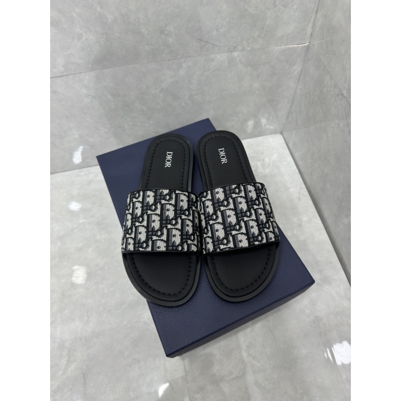 ch**an D*or slippers